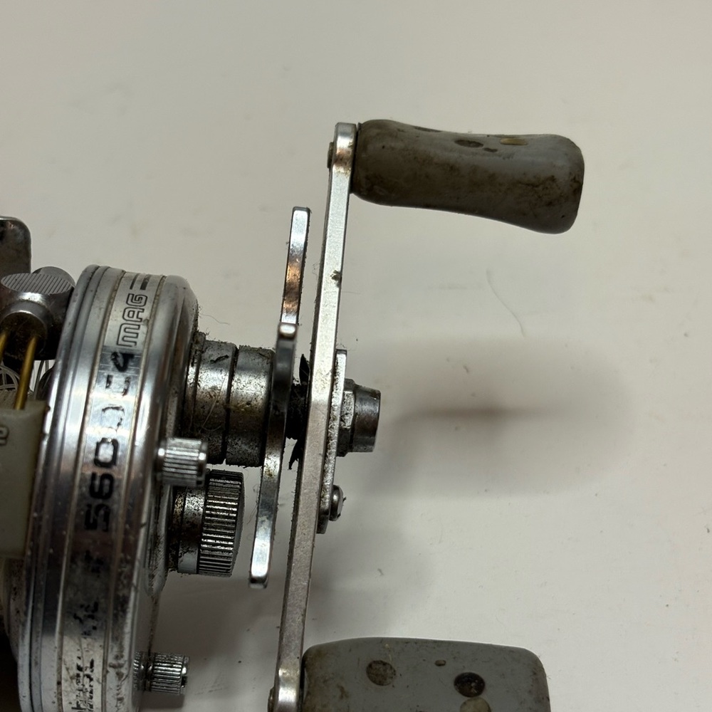 Abu Garcia Silver Fishing Reel - Picture 5 of 8